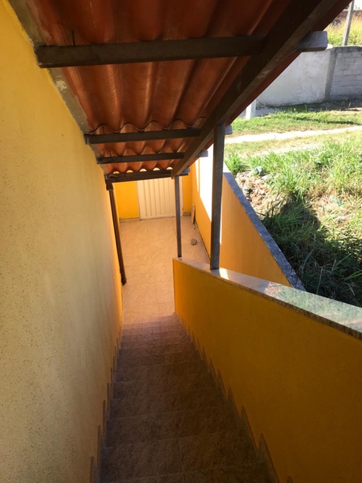 Casa à venda com 2 quartos, 70m² - Foto 2