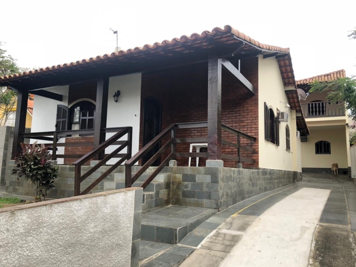 Casa à venda com 5 quartos, 200m² - Foto 2