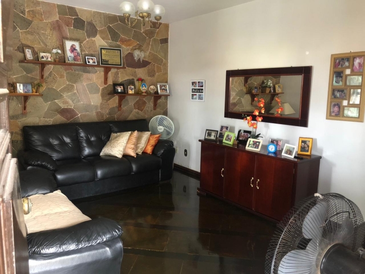 Casa à venda com 5 quartos, 200m² - Foto 7