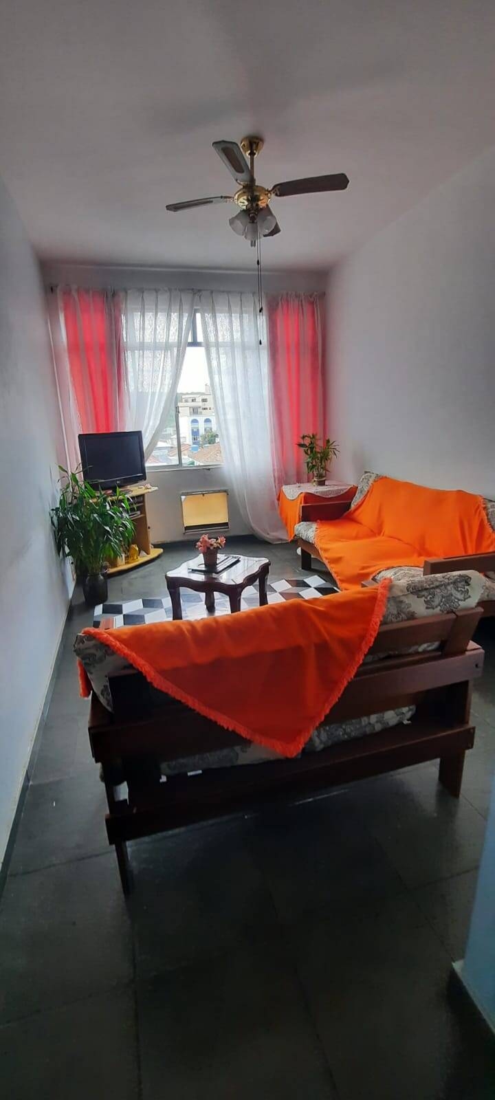 Apartamento à venda com 2 quartos, 75m² - Foto 2