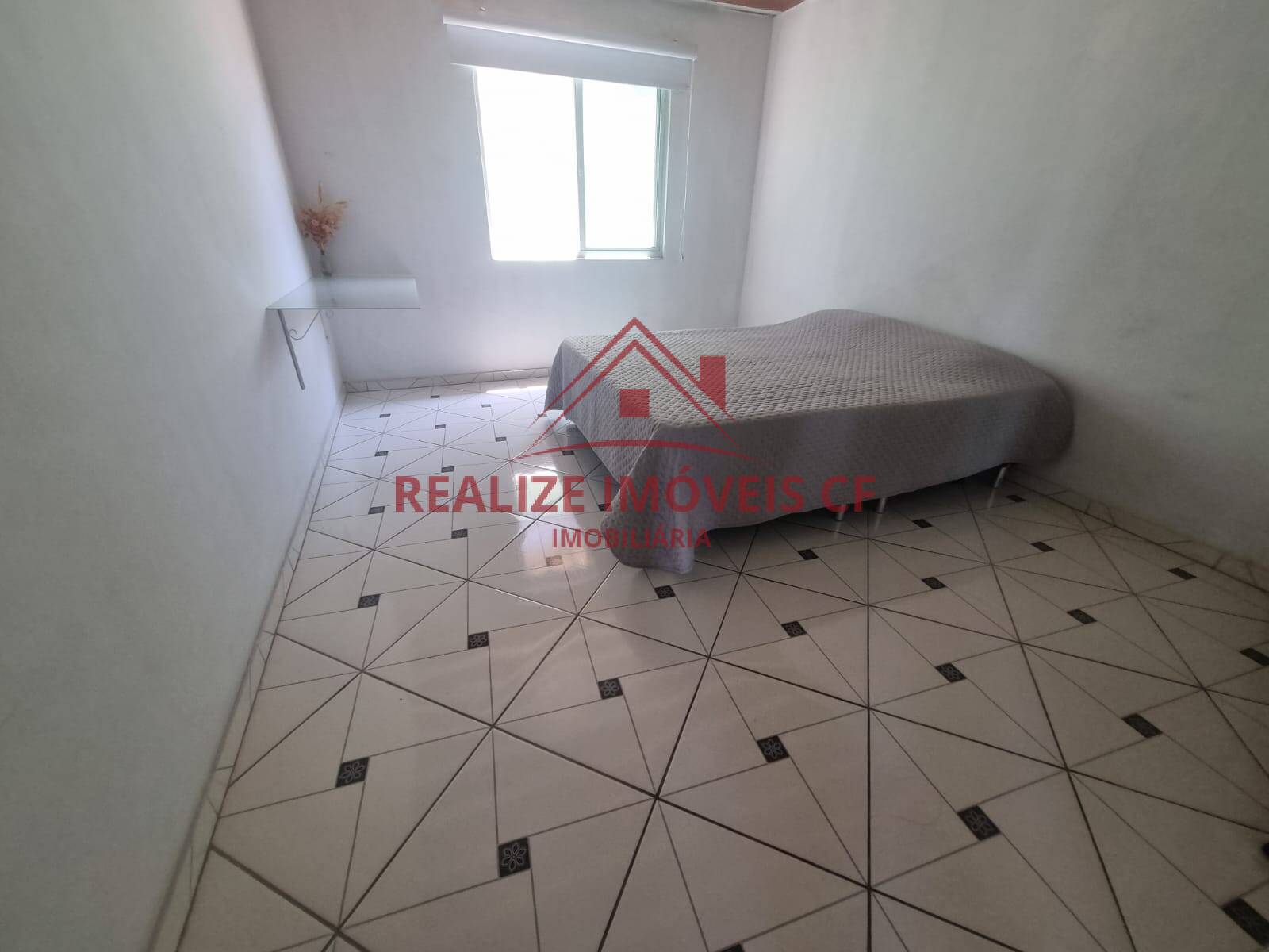 Casa à venda com 4 quartos, 191m² - Foto 2