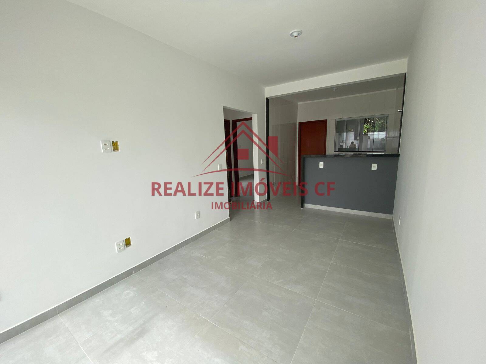 Casa à venda com 2 quartos, 60m² - Foto 2