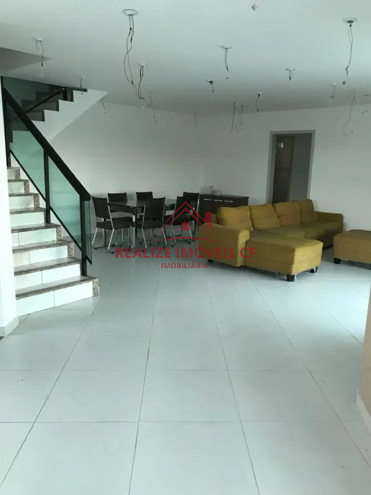 Casa de Condomínio à venda com 5 quartos, 280m² - Foto 2