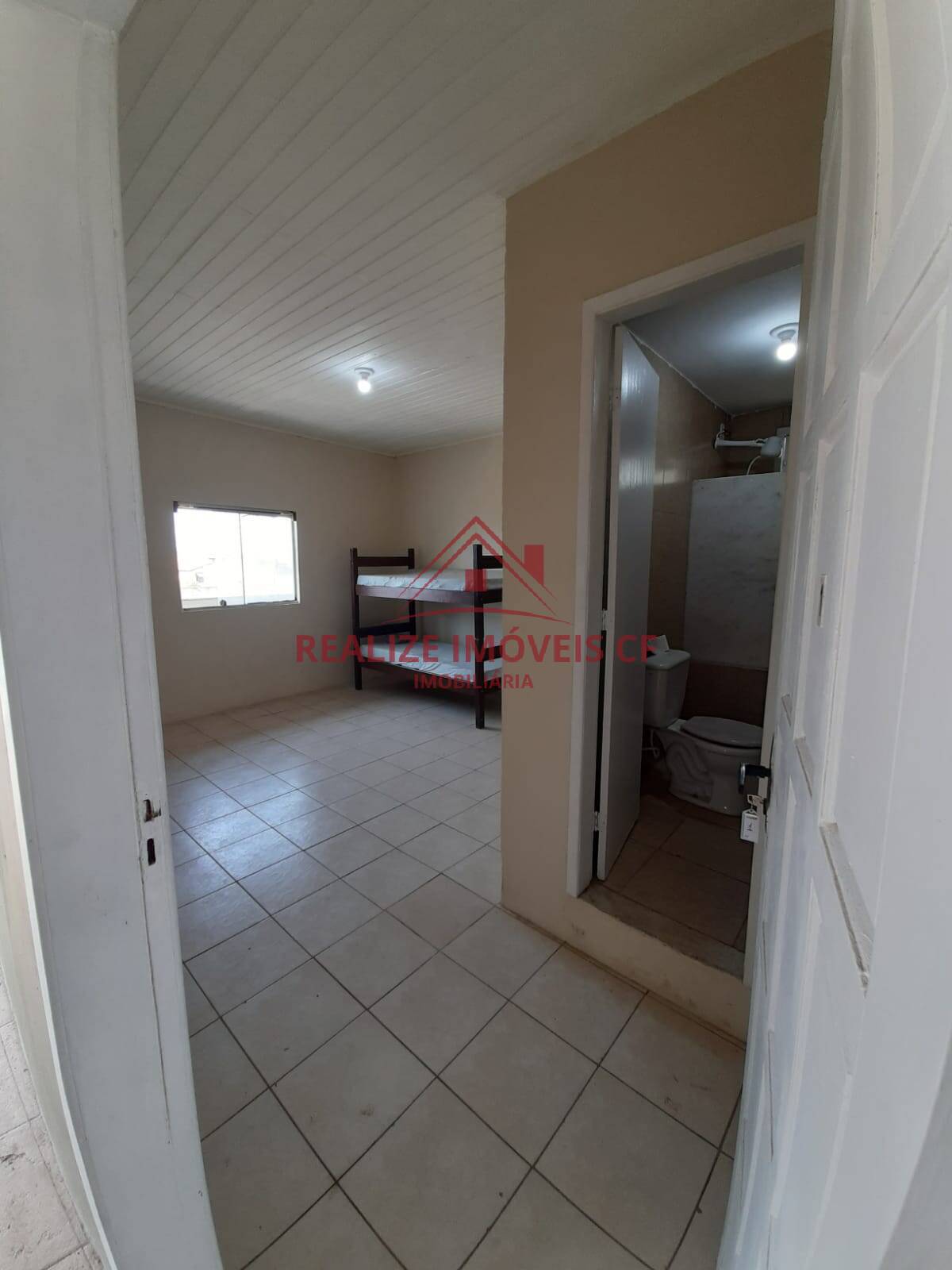 Casa à venda com 9 quartos, 300m² - Foto 6