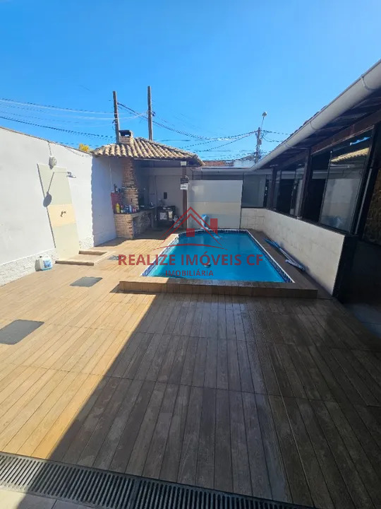 Casa à venda e aluguel com 5 quartos, 200m² - Foto 3