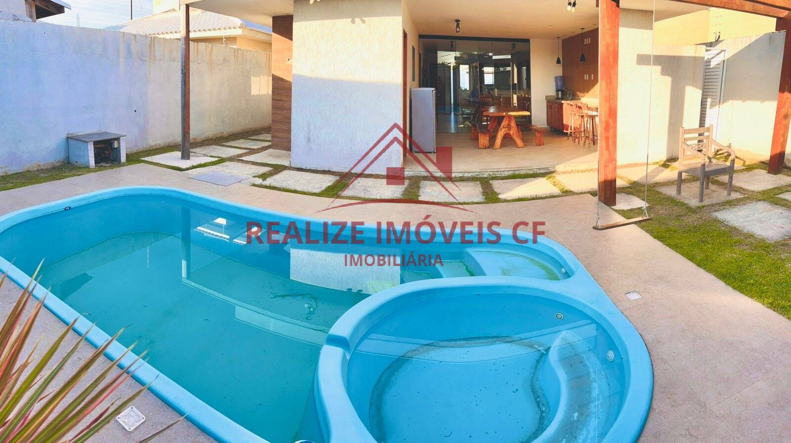 Casa à venda com 3 quartos, 200m² - Foto 2